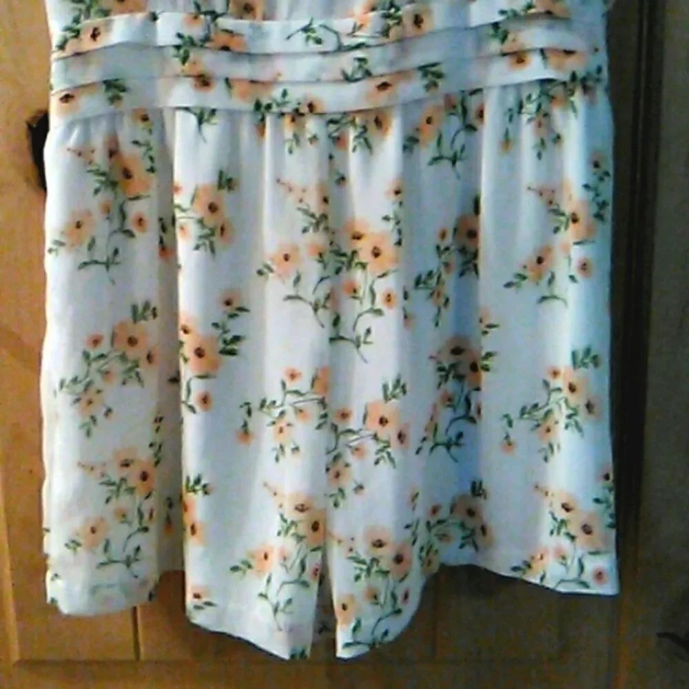 XXI Floral Romper - Picture 5 of 10